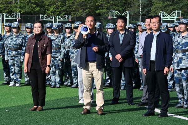 校领导慰问.jpg