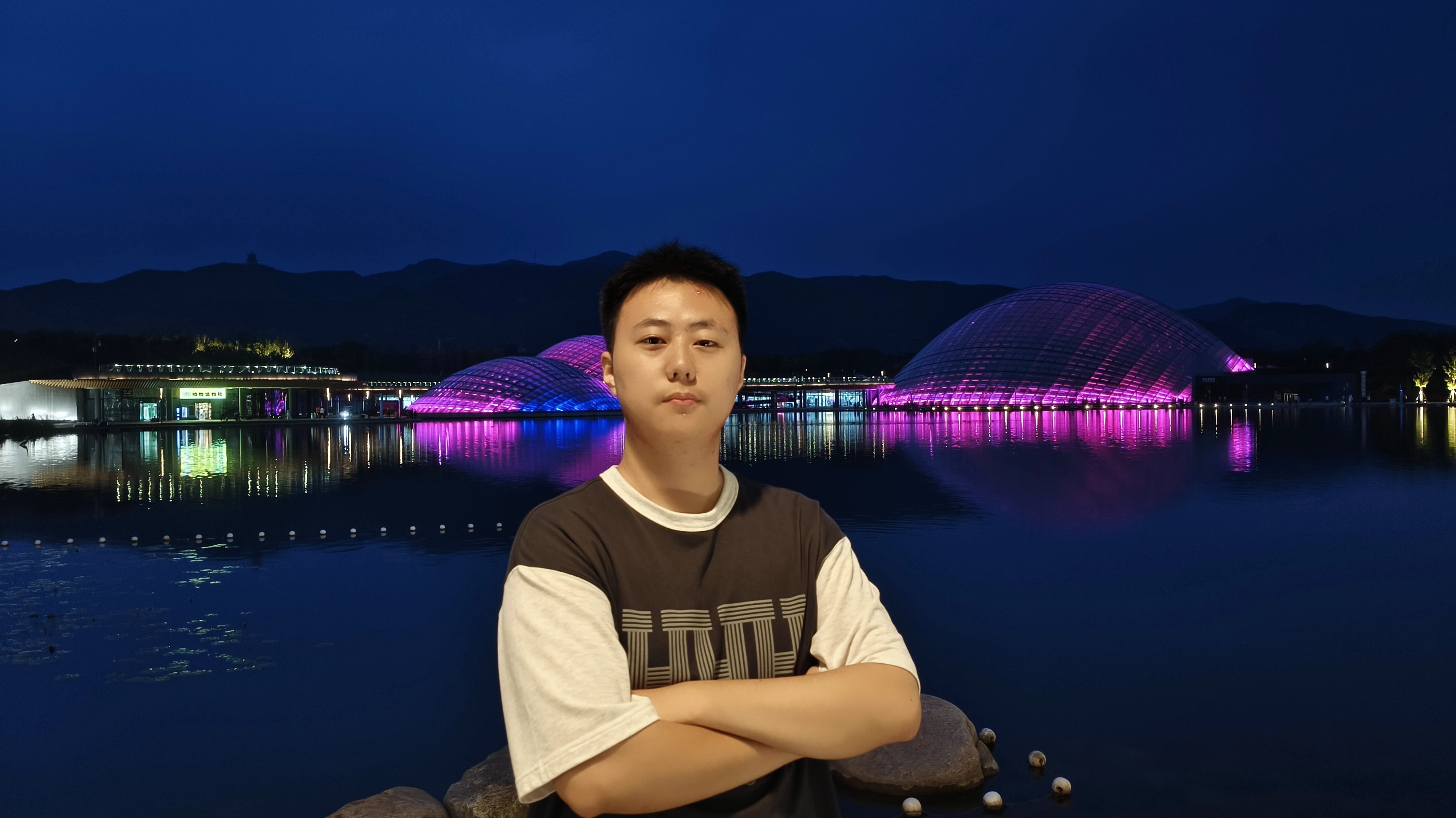 杨晶皓16:9生活照.jpg